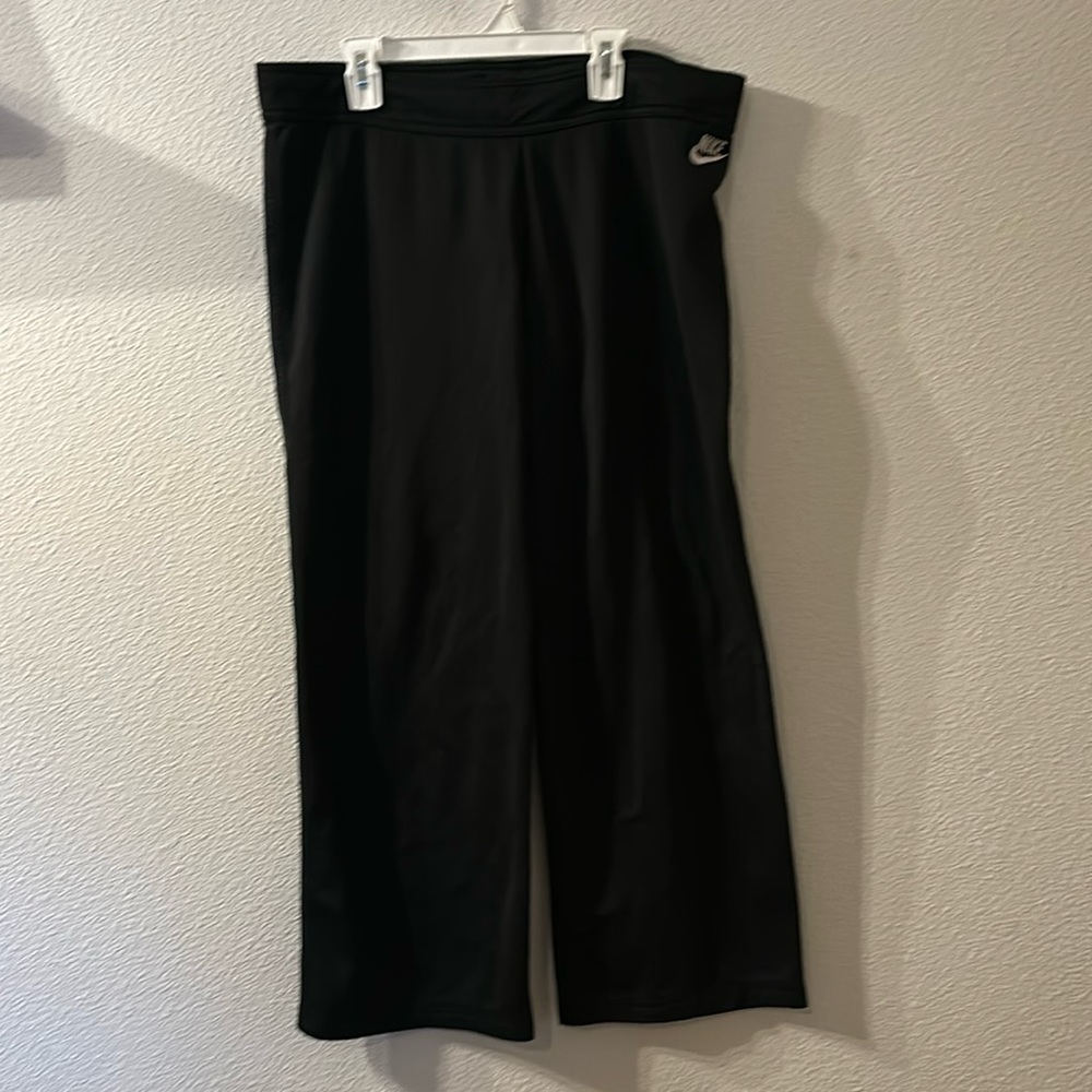 Nike wide leg cropped sweatpants size medium
